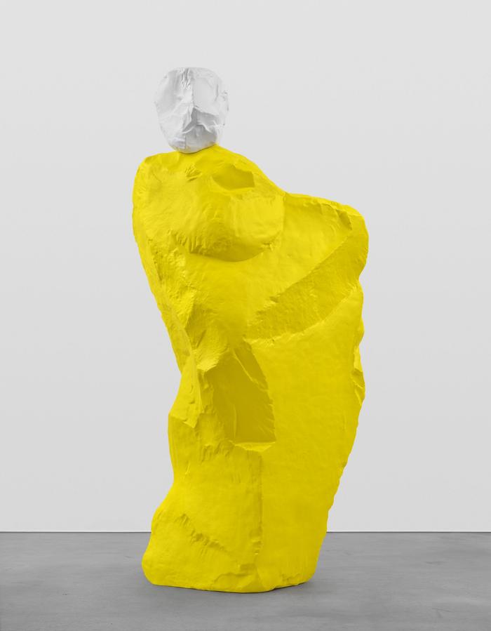 《白黄修女》,2020,乌戈·罗迪纳,彩绘铜,292 x 134.5 x 90.4 厘米