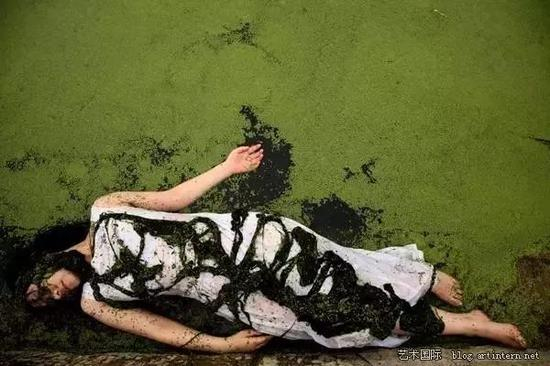 奸污 &nbsp; &nbsp;2013 &nbsp; 现场表演图片 &nbsp;66x100cm