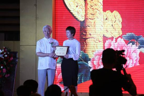 张之铸馆长授权古轩艺术馆为《金玉良言》洛阳唯一经销商