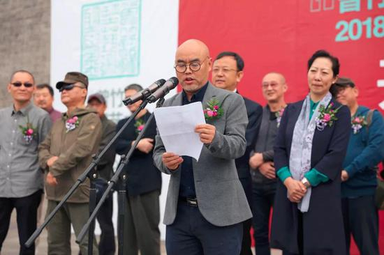 中国美术家协会雕塑艺委会副主任、秘书长、“曾竹韶雕塑艺术奖学金”组委会执行主席吕品昌教授宣布获奖名单