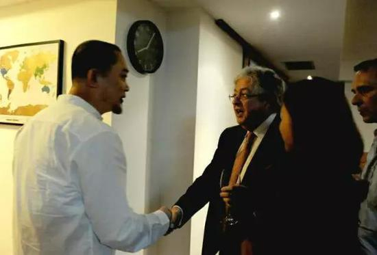 瑞士驻华大使戴尚贤设酒会感谢张天志为原生艺术所作的贡献