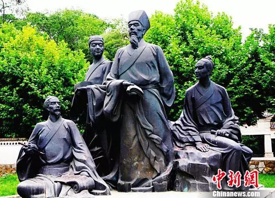 图为修文的阳明先生塑像。　杨云 摄