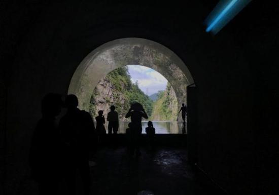 《清津峡谷隧道观景台》，马岩松：MADArchitects，2018