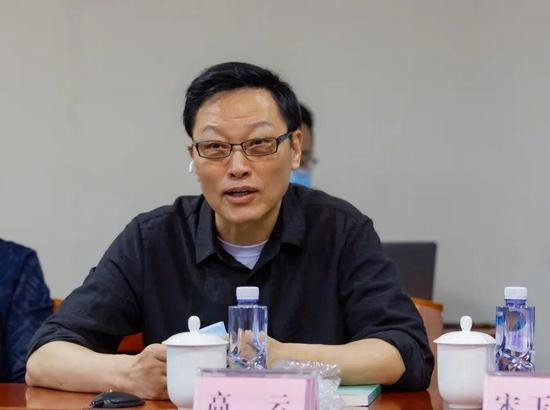 原省文化厅巡视员、省美术馆名誉馆长、江苏省中国画学会会长高云致辞&nbsp;&nbsp;