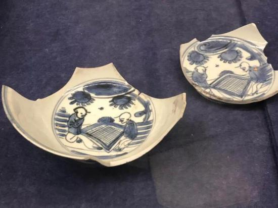青花对弈图瓷片，明代，扬州博物馆藏