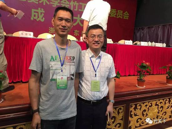 △江敬艳院长（右）与福建茗仁竹木实业有限公司总经理魏宏春（左）合影