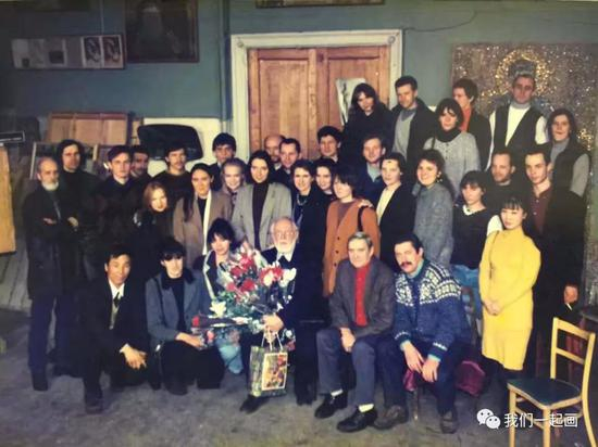梅利尼科夫工作室的导师和学生们合影