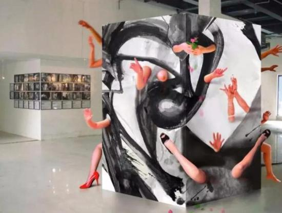 鸿磨房 &nbsp; 2009 &nbsp; &nbsp;综合材料 &nbsp;120x200x200cm