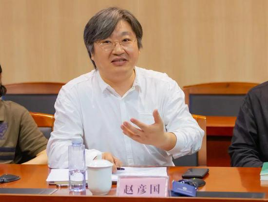  省美术馆副馆长赵彦国主持艺术座谈会&nbsp;&nbsp;