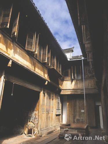 1997年，美国人到安徽黄村，买下荫余堂，拆下一砖一瓦，原封不动搬到美国