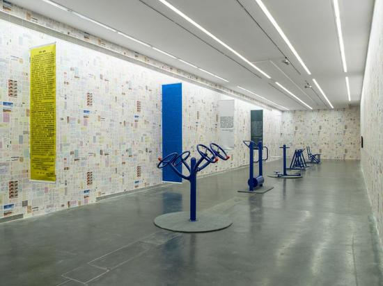 政纯办 ，墙纸，数码打印，尺寸可变，2014，全民健身，综合材料，尺寸可变，2014