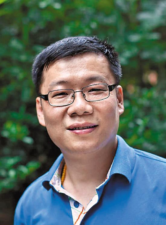 嘉宾主持　　赵利平　　（收藏家、广东省文艺评论家协会主席团成员、广东省文化学会副会长）