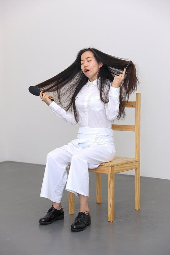 展览15个房间中阿布拉莫维奇的作品。