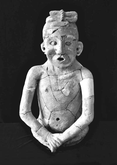 红山文化整身陶塑人像