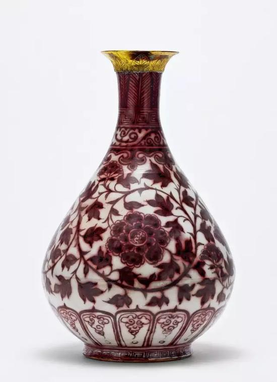 LOT3107 釉里红缠枝牡丹纹玉壶春瓶成交价：258.7万元