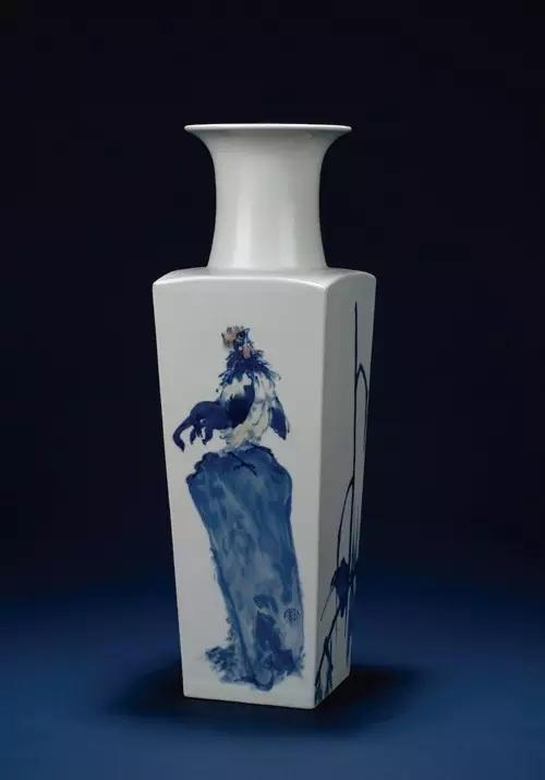LOT3030 王步“高歌大庆”青花釉里红天圆地方瓶成交价：1078万