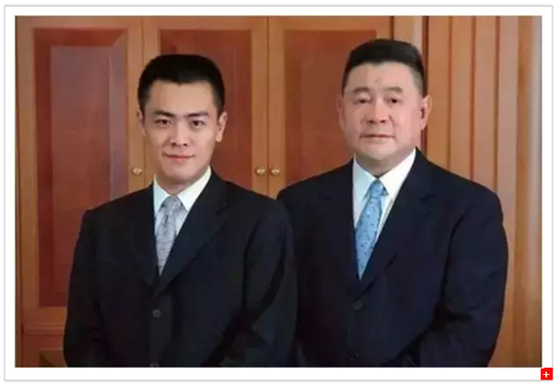 刘銮雄和长子刘鸣炜 