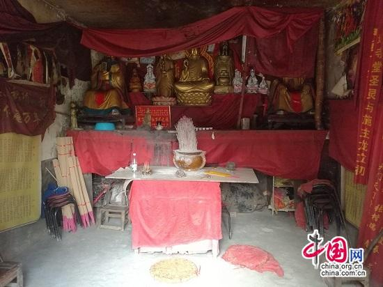 嫌疑人偷窃佛像后自建“神庙”