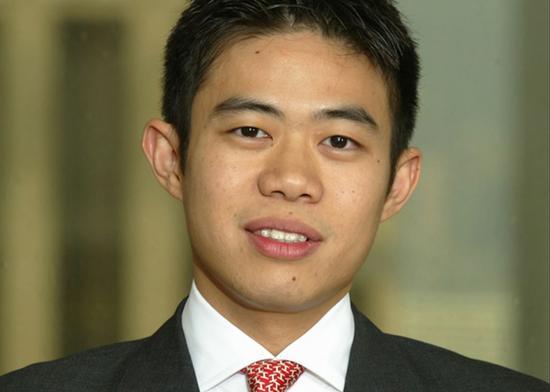 　　泰特收购委员会成员刘家明（Alan Lau）现居香港，是泰特亚太地区购藏委员会（Asia Pacific Acquisitions Committee）的联席主席