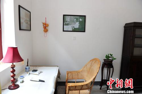 资料图：老舍纪念馆内书房一角。<a  href='http://www.chinanews.com/'>中新社</a>发 张勇 摄