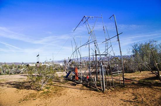 诺亚·普利弗伊沙漠美术馆一景 摄影：朱晓闻