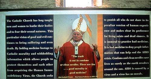 Gran Fury，《 Pope Piece》，1990年。图片： artnet Magazine