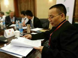 彭令在研讨会上讲述该稿本内容特色。