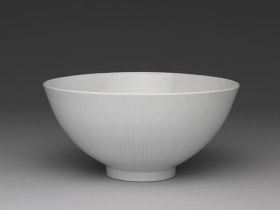 明永乐甜白四季花卉纹莲子碗