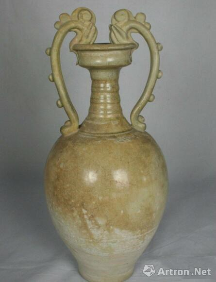 　　唐代双龙青釉尊