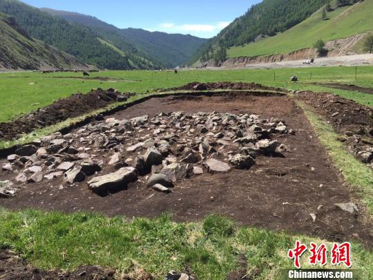 图为考古发掘现场。 孟克其其格提供