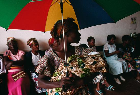 安哥拉，卢旺达，1997，图片版权 © John Vink