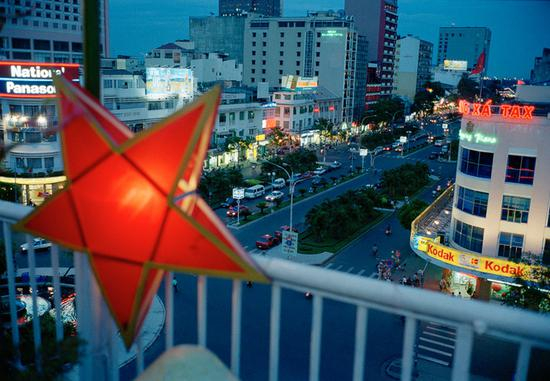 越南，2000，图片版权 © John Vink