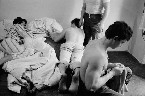 罗马尼亚难民营，1998，图片版权© John Vink