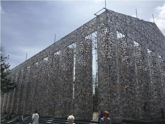 卡塞尔文献展现场，作品《书之帕特农神庙》。图片：张然