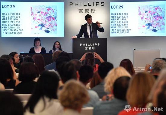 　　2017年富艺斯春拍中，印尼画家克里丝汀·艾珠（Christine Ay Tjoe）的《小苍蝇和其他翅膀》以1170万港元成交