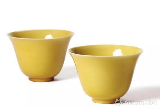 明嘉靖 &nbsp;娇黄釉金钟杯（一对）