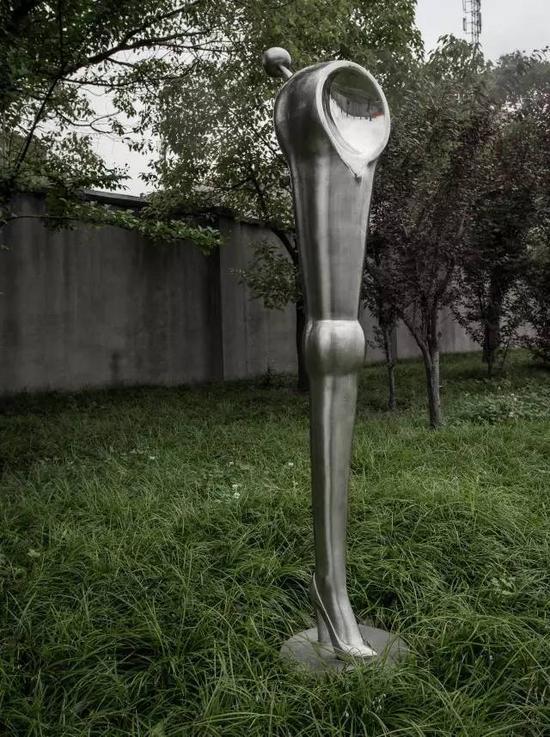 《退见》55X27X166cm 不锈钢 2013
