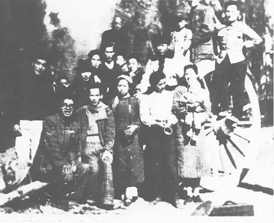 抵达敦煌时与国立艺术研究所同事合影（1946年）