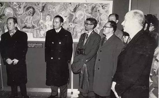 出席在法国巴黎自然史博物馆举办的《中国敦煌壁画展》展览开幕式（1983年）