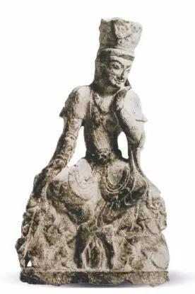 交脚菩萨像 美国旧金山亚洲艺术馆藏像高49。 54厘米，右手抚膝，左手支颐，双脚间有莲花。
