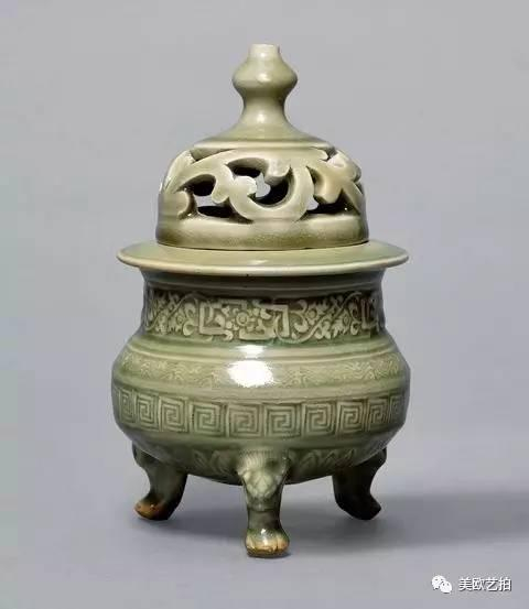 金 耀州窑带盖三足炉成交价：1，357，000港元保利香港 2014年秋季拍卖会