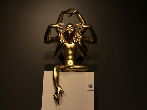 刘戎路《the evening star is the moring star》局部作品1 尺寸可调 综合材质、铸铜 2016