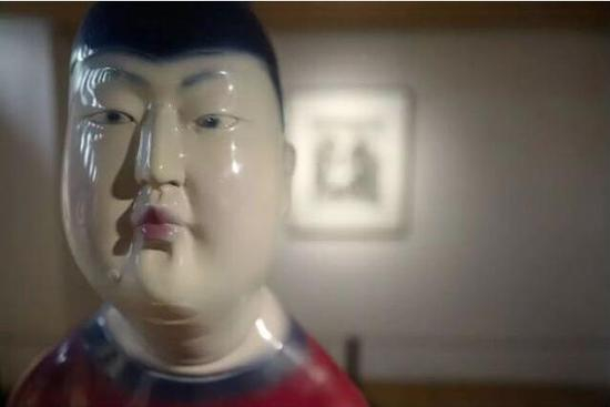 于凡 《唐·官吏》80×40×23cm 玻璃铜喷漆 2005