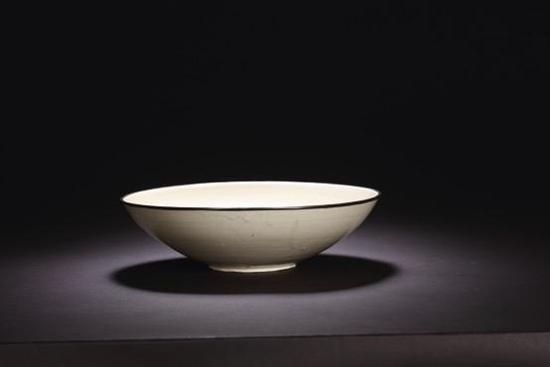 北宋定窑双鱼纹碗