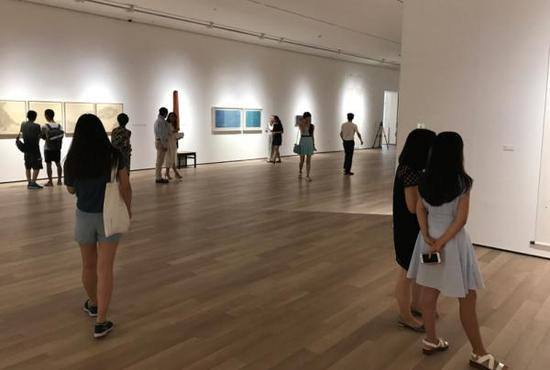 宝龙艺术中心正在举办的展览现场