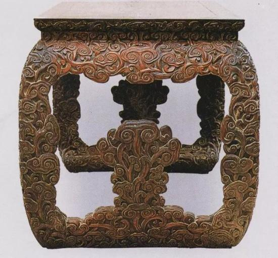 | 明 紫檀画桌 浮雕缠枝灵芝纹（侧面）