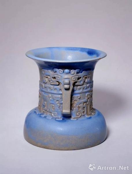 宜兴窑仿古铜纹尊，明，高15.2cm，口径15.2cm，足距15.4cm。