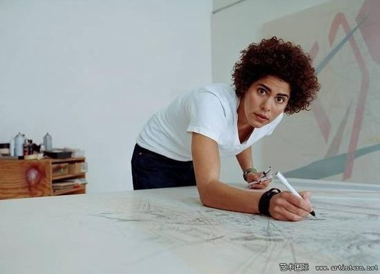 朱莉梅雷图，1973年出生于埃塞俄比亚，先生活与工作在纽约