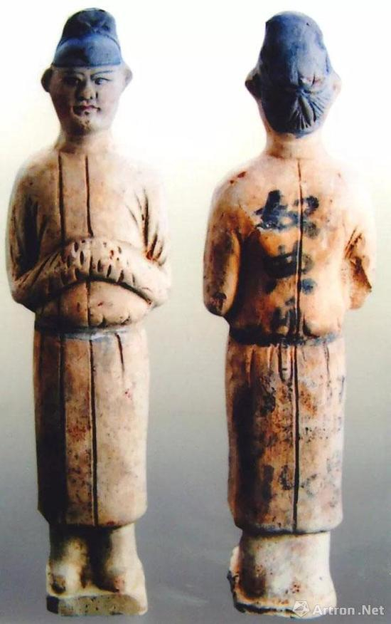 唐“奴典乐”男俑 1995年巩义出土