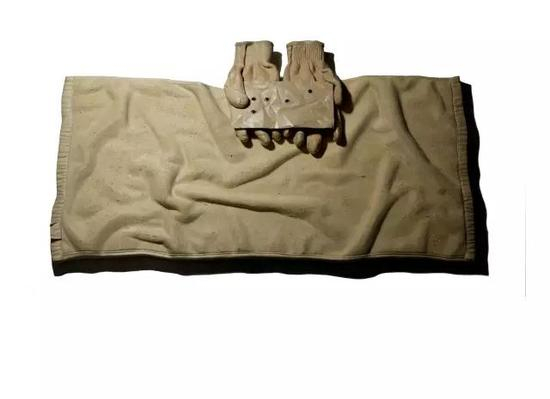 《汗水》木、玻璃 74×39×10cm&nbsp; 2011年